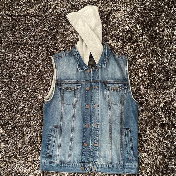 21 Men Vest with Hood - Picture 1 of 5